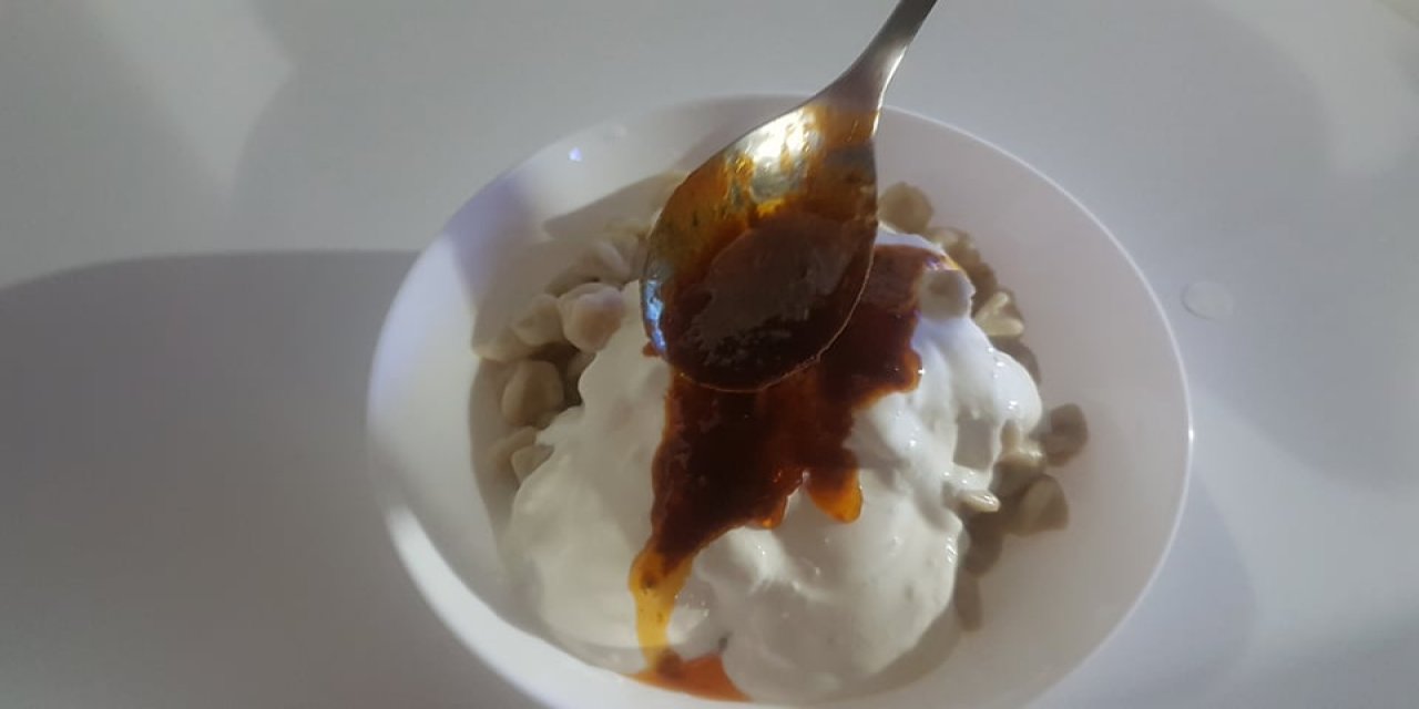Bugün ne pişirsem diyenlere hiç uğraştırmadan yapımı çok pratik olan bir mantı tarifi..