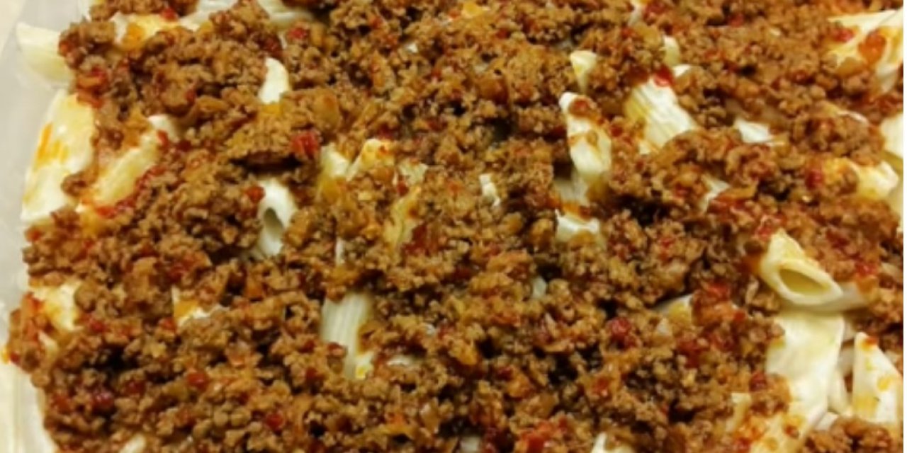 Bugün ne pişirsem diyenlere yapılışı çok basit bir yemek. Makarna mantısı tarifi