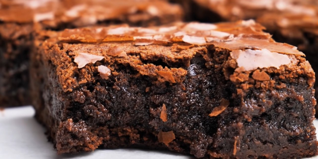 Bugün ne pişirsem diyenlere hem kilo aldırmayan hem de lezzetli Diyet Brownie Tarifi..
