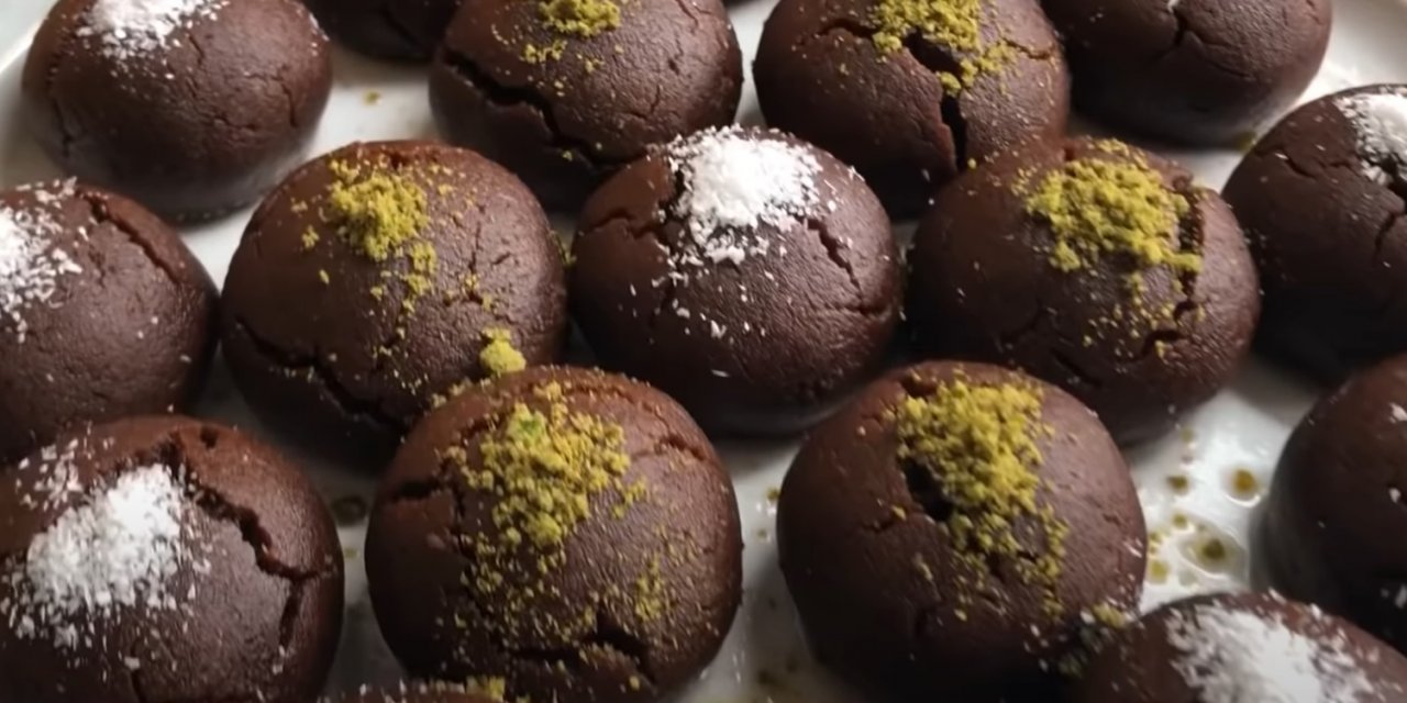 Yemek sonrası bugün ne pişirsem çay veya kahve için... İşte size Islak Kurabiye tarifi. Mis gibi olacak