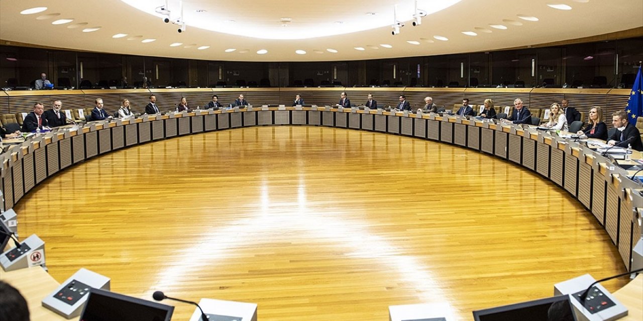 Uzadıkça Uzayan Brexit Müzakerelerine Bir de Kovid-19 Arası Verildi