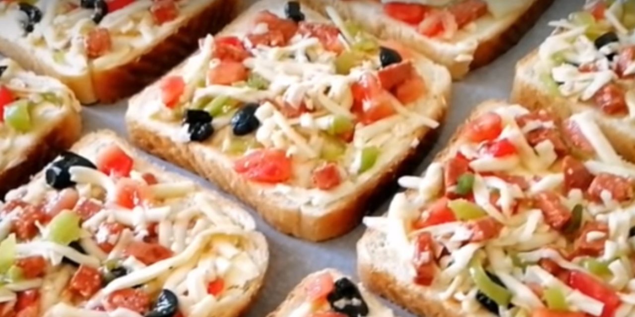 Bugün ne pişirsem diyenlere hiç uğraştırmayan tost ekmeğinden fırında pizza tarifi