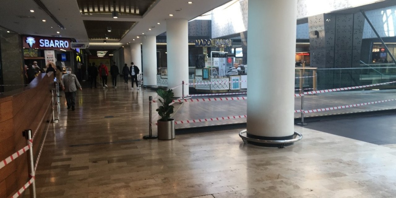 AVM'de yerde oturarak yemek yiyenler için harekete geçildi..