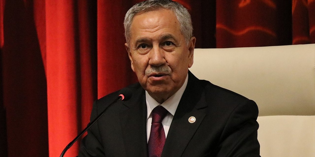 Bülent Arınç'ın YİK'ten İstifası Gündeme Bomba Gibi Oturdu