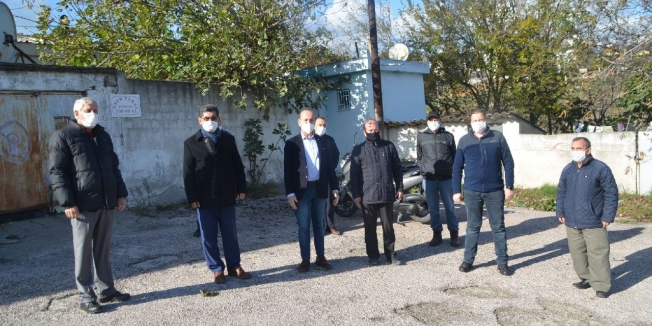 CHP İlçe Örgütü Basına Genelev Önünde Seslendi