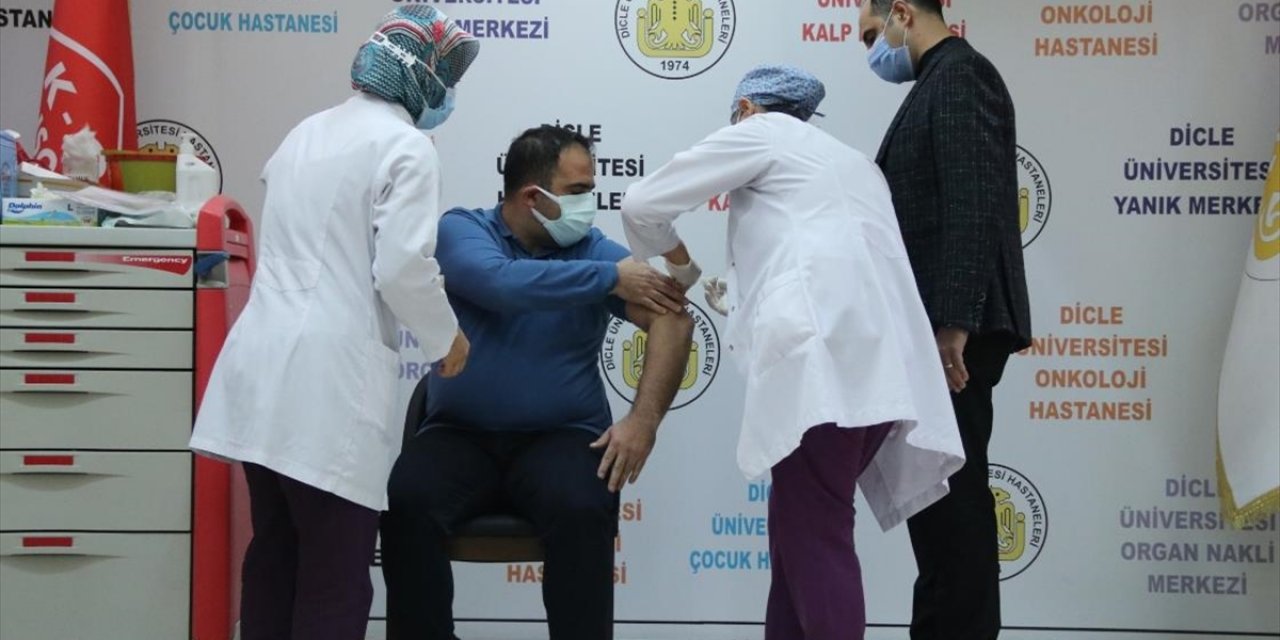 Çin'in Kovid-19 Aşısı Türkiye'nin Çeşitli Şehirlerinde Gönüllülerle Buluştu
