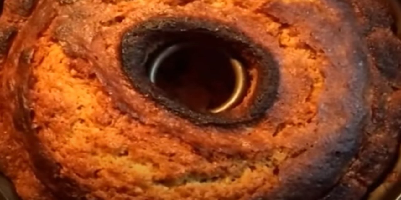Hafta sonu için en tatlı tarif. Yumuşacık havuçlu cevizli ve tarçınlı nefis kek tarifi..