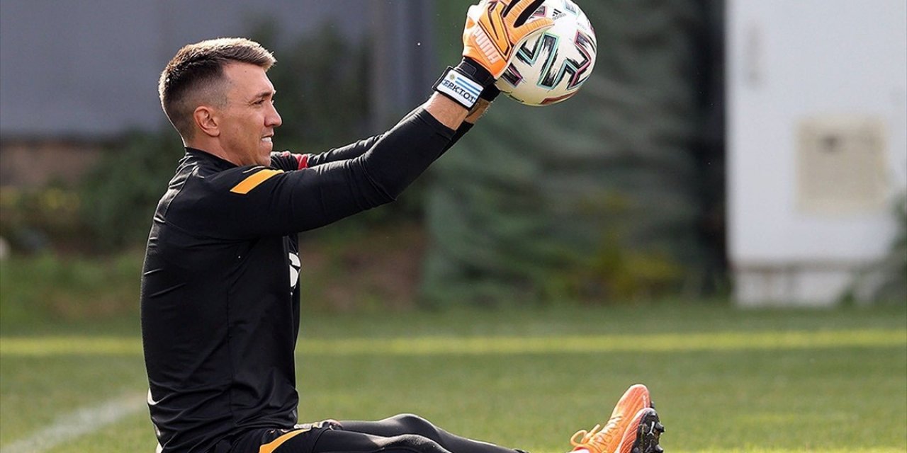 Galatasaray Kale Kapısı Muslera Sahalara Geri Döndü