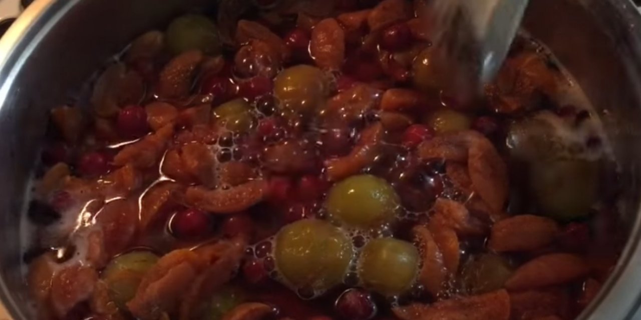Komposto Nasıl Yapılır? Elma, Erik ve Üzüm Hoşafı veya komposto Tarifi