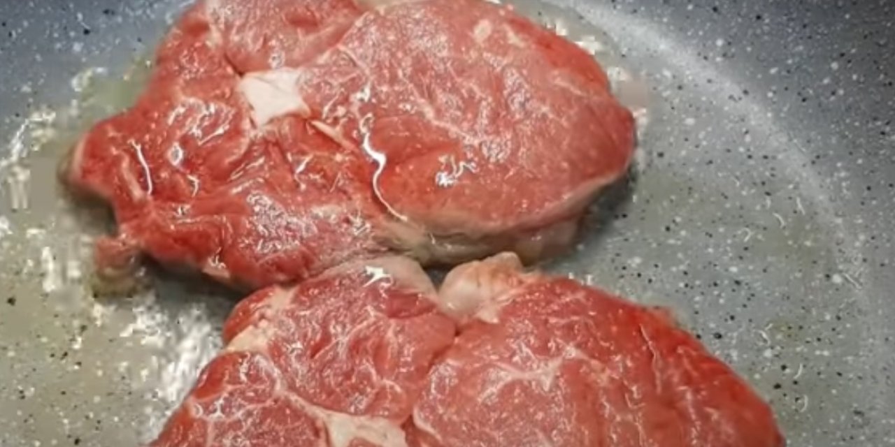 Eti daha lezzetli hale getiren yöntem.. Soslu biftek nasıl yapılır? Lokum gibi Biftek tarifi