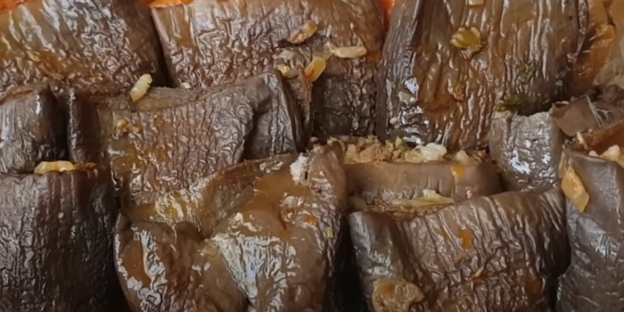Zeytinyağlı Kuru Biber Dolması Nasıl Yapılır ve Gerekli Malzemeler ve Biber dolması tarifi.