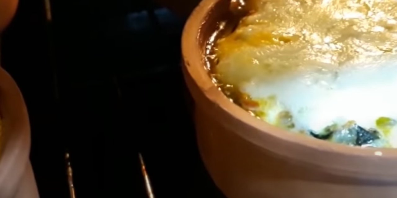 Hafta sonu evde çayla birlikte yemek için en basitinden Peynirli Sufle Tarifi