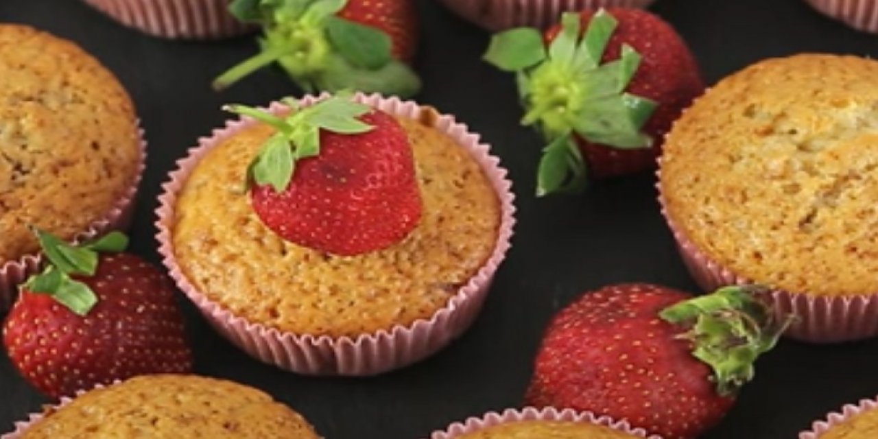 En Kolayından Püf Noktalarıyla Meyveli Vanilyalı Cupcake Tarifi