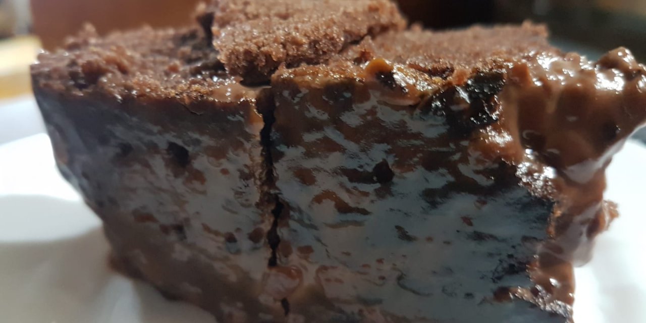Bugün ne pişirsem diyenlere yapımı hiç zor olmayan ağızda kıyır kıyır dağılan kumlu kek tarifi