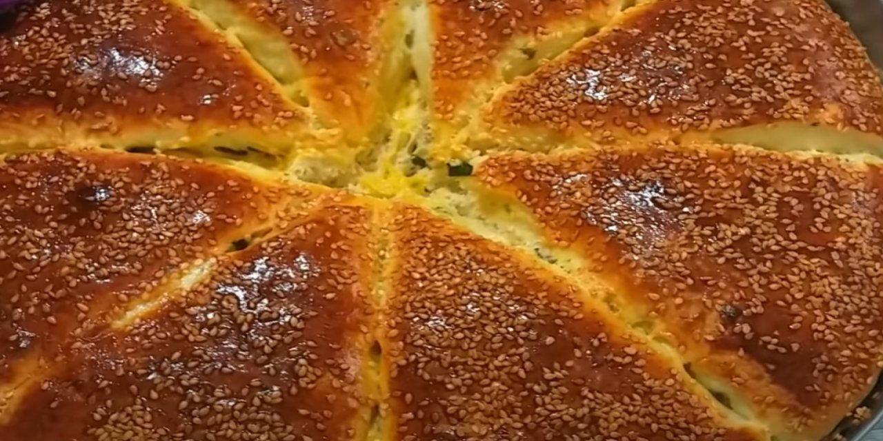 Bugün ne pişirsem diyenlere kahvaltıda yemeye doyamayacağınız kusursuz bir Kahvaltılık Çörek Tarifi