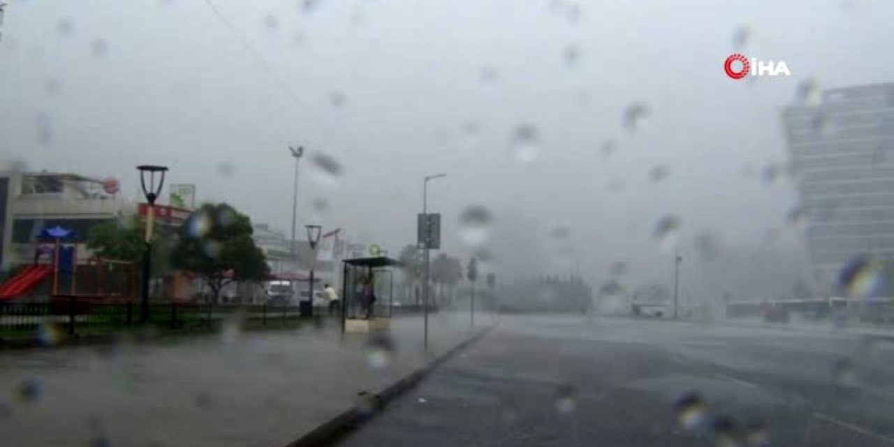 Beklenen Yağmur İstanbul'u Etkisi Altına Aldı!