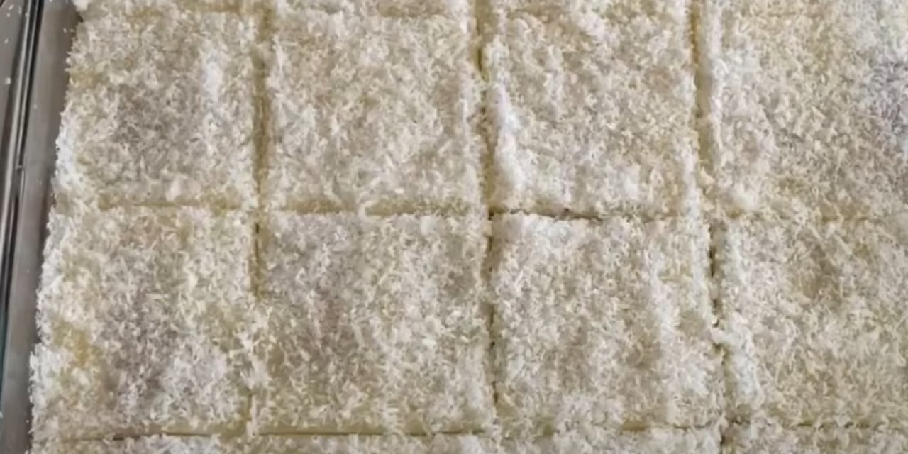 Bugün ne pişirsem diye düşünenlere Çay saatini şenlendirecek Birbirinden Lezzetli 4 Muzlu Kek Tarifi
