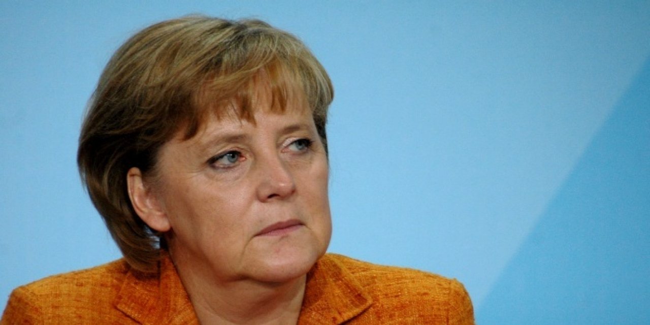 Merkel, Trump'ın Sosyal Medya Hesaplarının Askıya Alınmasını 'Tartışmalı' Buldu
