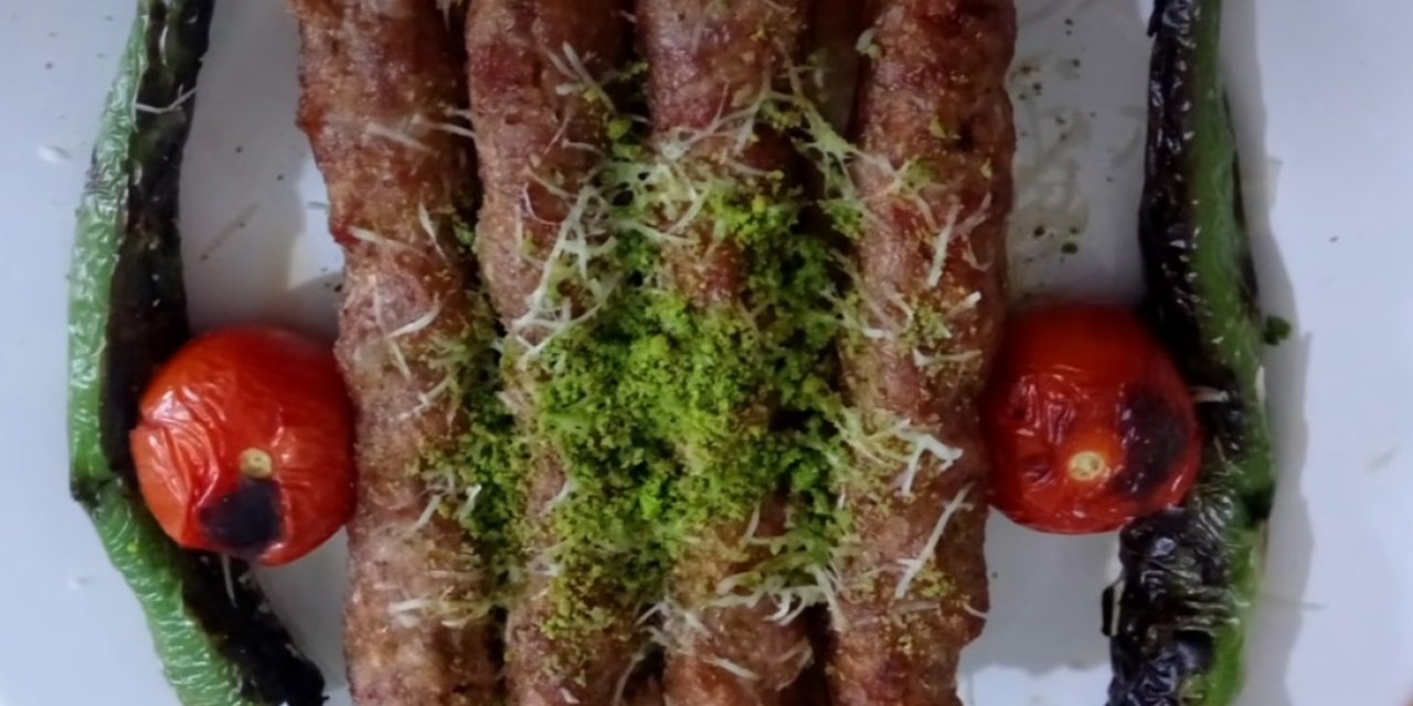 Bugün ne pişirsem diyenlere etin en lezzetli hali şip şak hazırlanan antep Usulü Simit Kebabı Tarifi