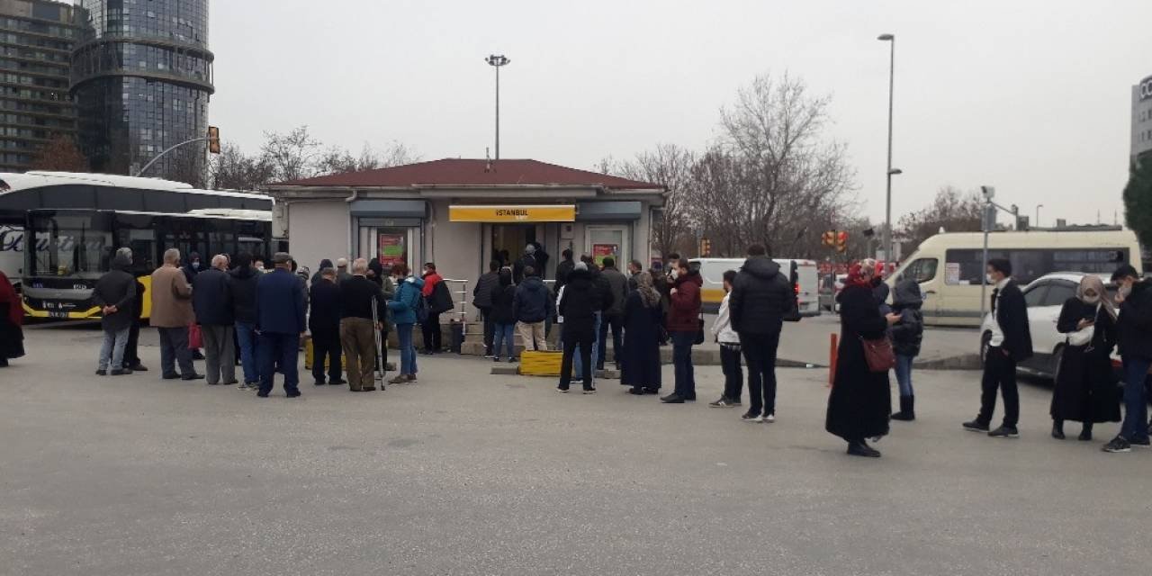 İstanbulluların Zorunlu HES Kodu Kuyruğu İsyan Ettirdi