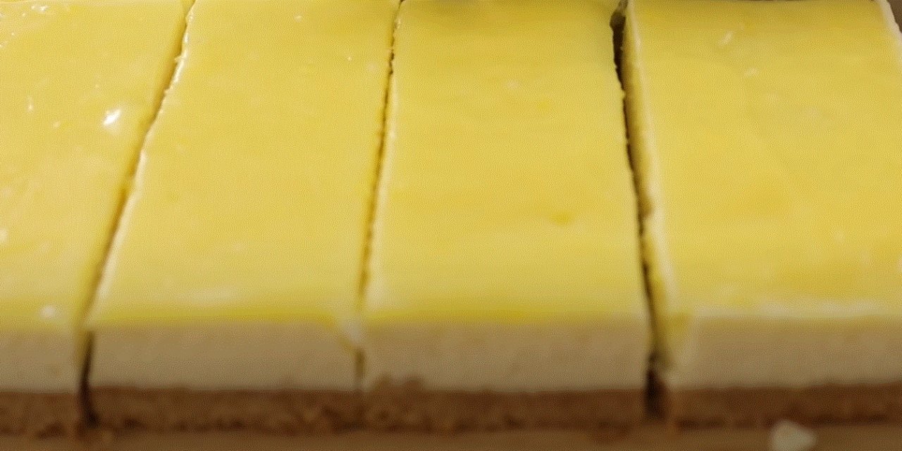 Limon lezzetleri arasında en güzeli o. Tıpkı pastanelerdeki gibi püf noktasıyla Limonlu cheesecake tarifi