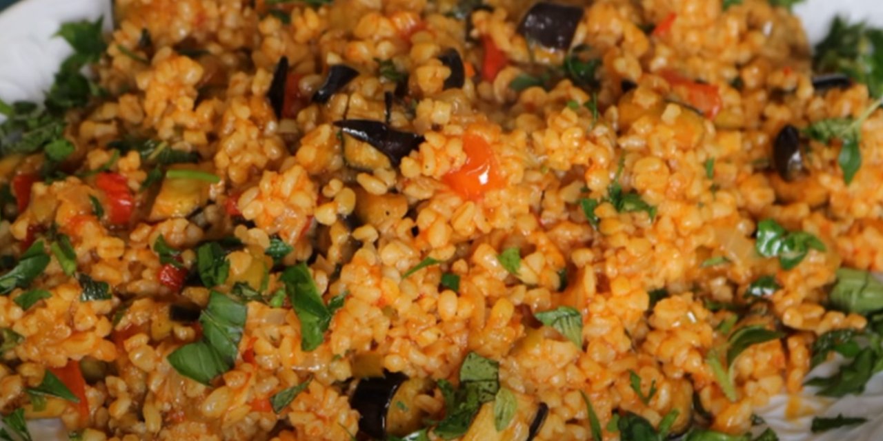 Patlıcanlı bulgur pilavını böyle denediniz mi? Daha Doyurucu ve lezzetli Patlıcanlı Bulgur Pilavı Tarifi