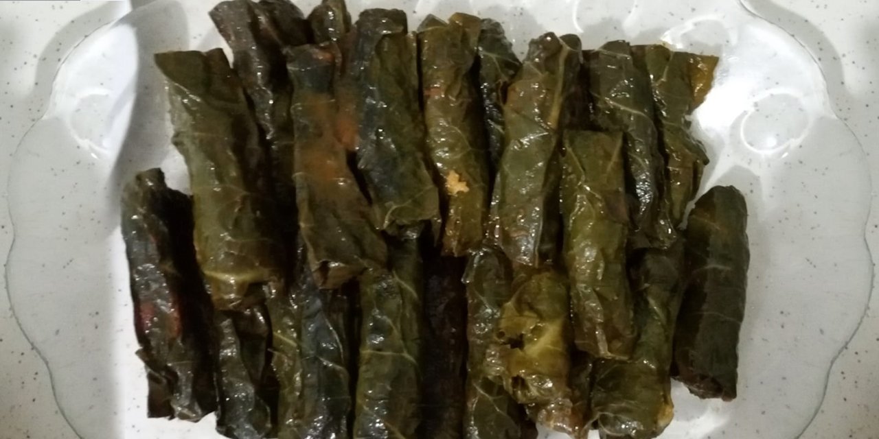 Bugün İftara Ne Pişirsem Derdine Düşenlere İnce İnce İçinin iyi pişme sırrıyla Zeytinyağlı Sarma Tarifi!