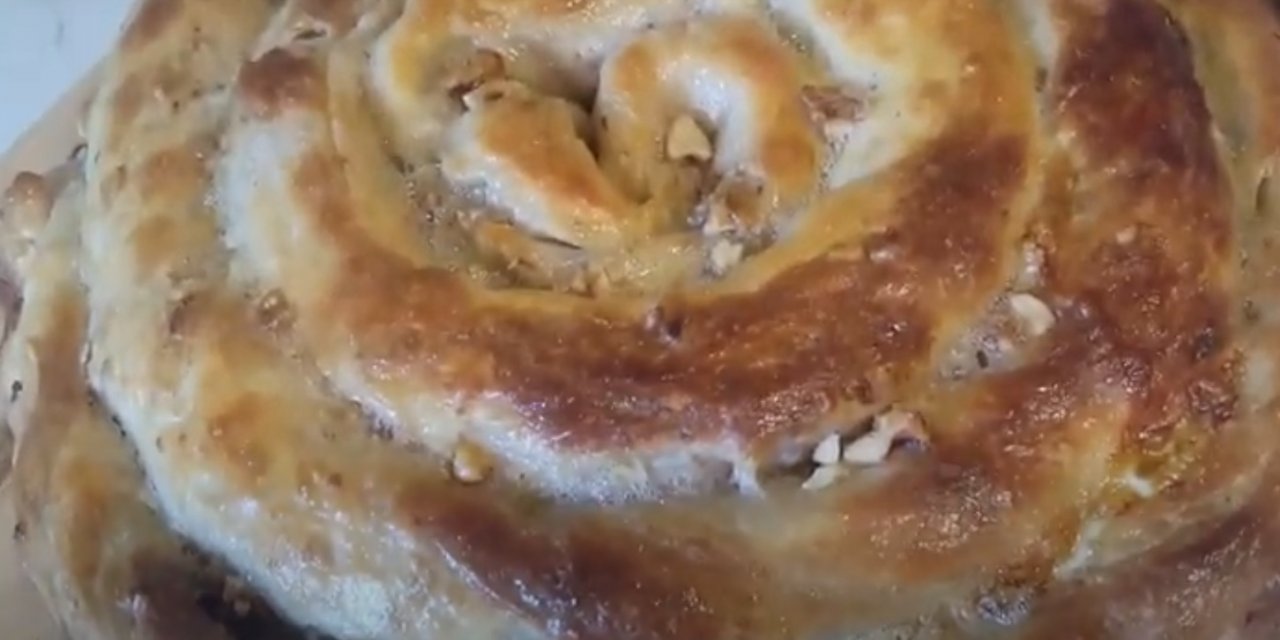 Börek Tarifleri Arasında En Doyurucu Olanı Bu Dumanı Üstünde Sıcacık Cevizli Soğanlı Börek Tarifi