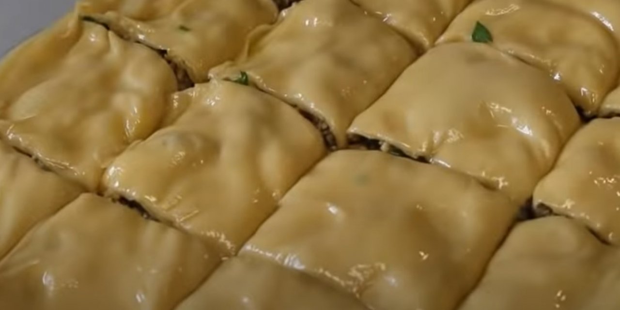 Gerek Sosuyla Gerek İçi Dışıyla Çok Lezzetli Hazır Yufkadan Haşlama Börek Tarifi