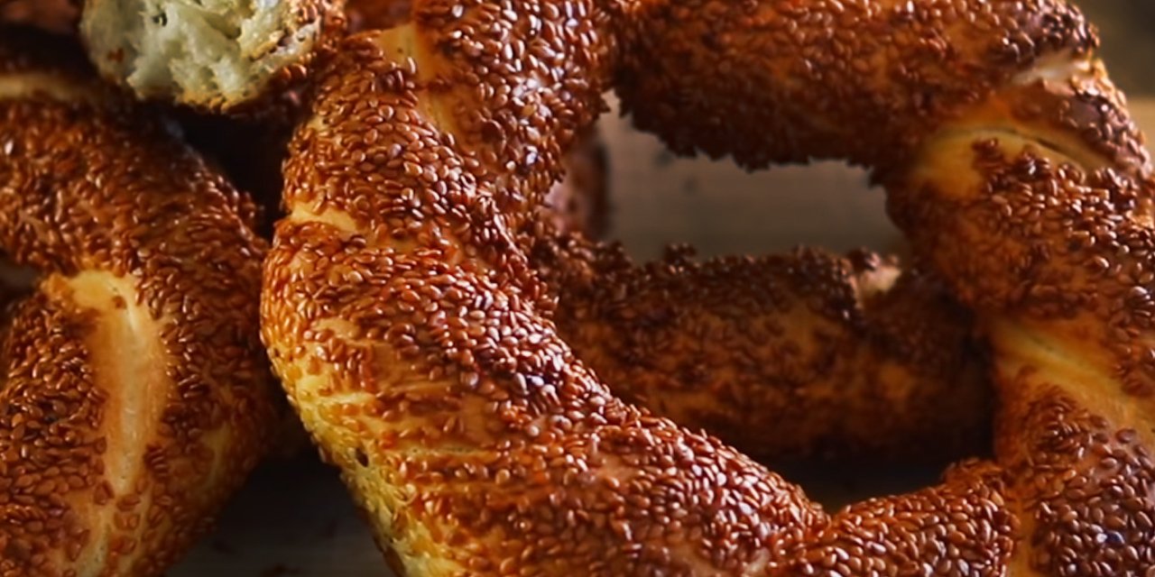 Kahvaltı ve Çay saatlerinin vazgeçilmezi Sade Simit nasıl yapılır? Tarifi ve..
