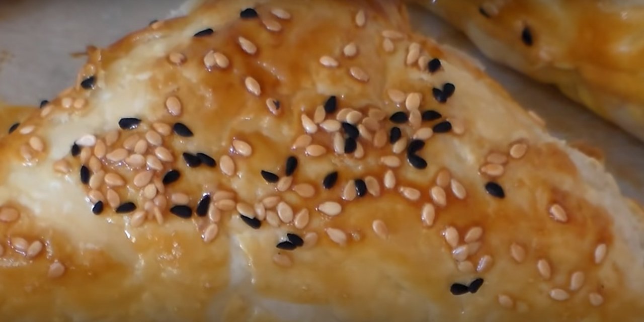 Yarım Saatte Hazır oluyor! Milföylü Tembel Böreği Tarifi.