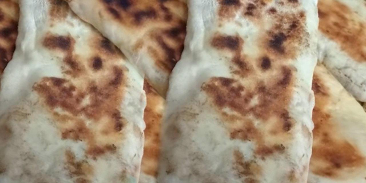 Gaziantep mutfağından lokum ve çıtır arası nefis bir börek Zeytinli börek tarifi