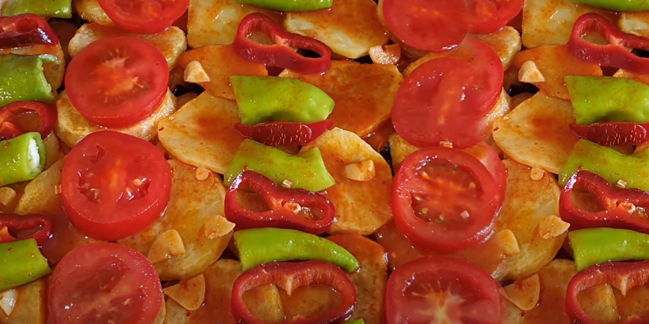 İftara En iyi Yemek - Kıymalı Patatesli Hem Pratik Hem Lezzetli Patlıcan Oturtma tarifi