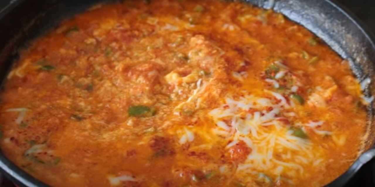 Lezzetinden çatlatan çakallı menemen nasıl yapılır? Menemeni hep yanlış pişirmişiz...Doğru Tarifi