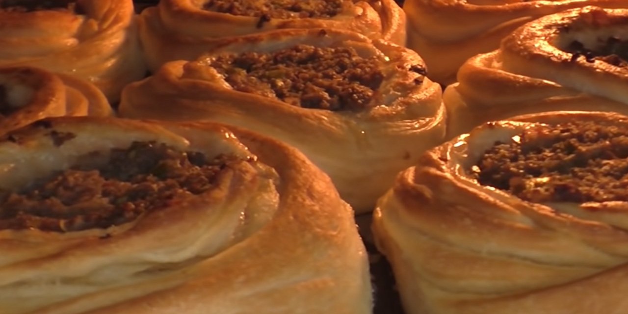 Mayalı Soğanlı ve Kıymalı Kaytaz Böreği Tarifi Tadı ve Kokusu Çok Farklı.