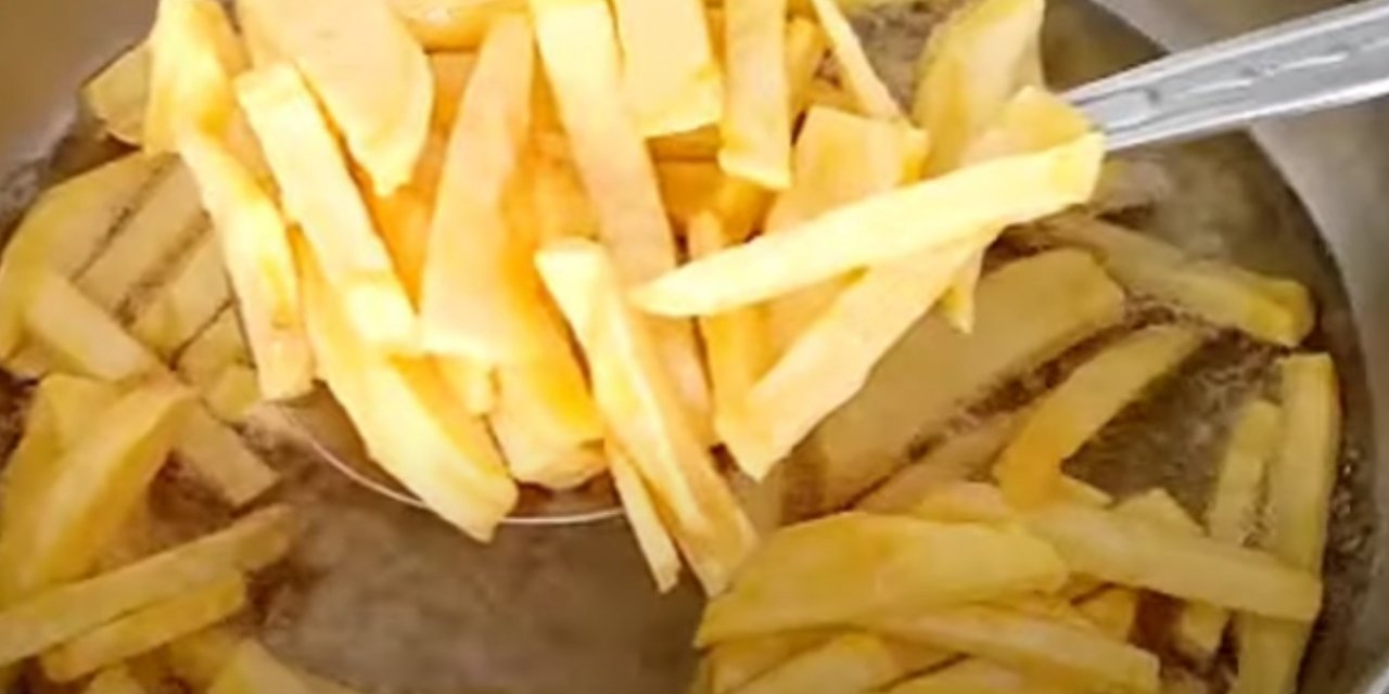 Evde Kızartma Yaparken Patates kızartmasını daha çıtır hale getirmek için altın tüyo