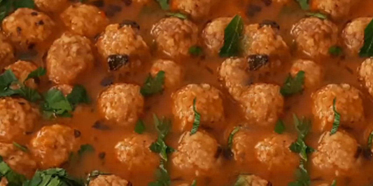 İftarlık bir yemek tarifi salçalı pirinçli lokum gibi pişmiş sulu köfte tarifi