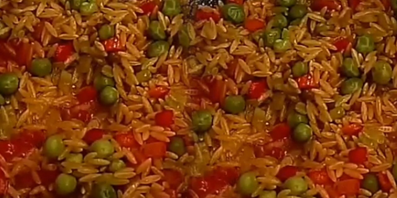 Tane Tane Olan bezelyeli arpa şehriye pilavı nasıl yapılır? Arpa şehriye pilavı tarifi
