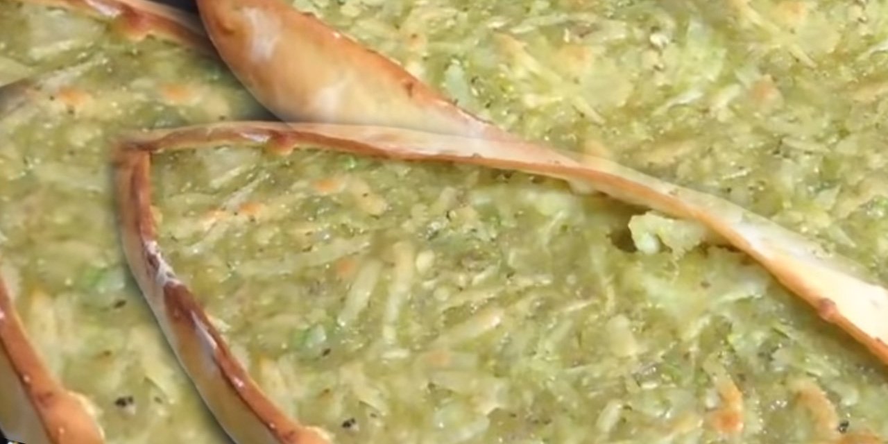 Tatlı niyetine bile gider Antep fıstıklı şekerli börek tarifi