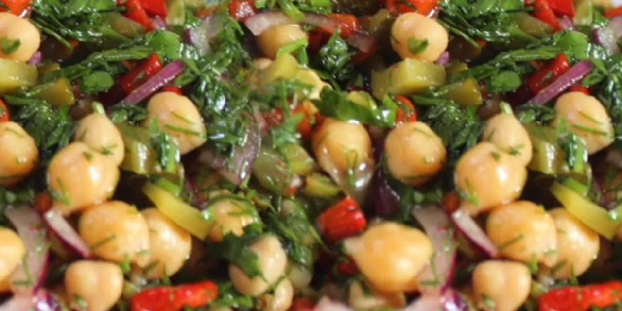 Protein ve Sağlık Deposu! Zeytinli Nohut Salatası Tarifi...
