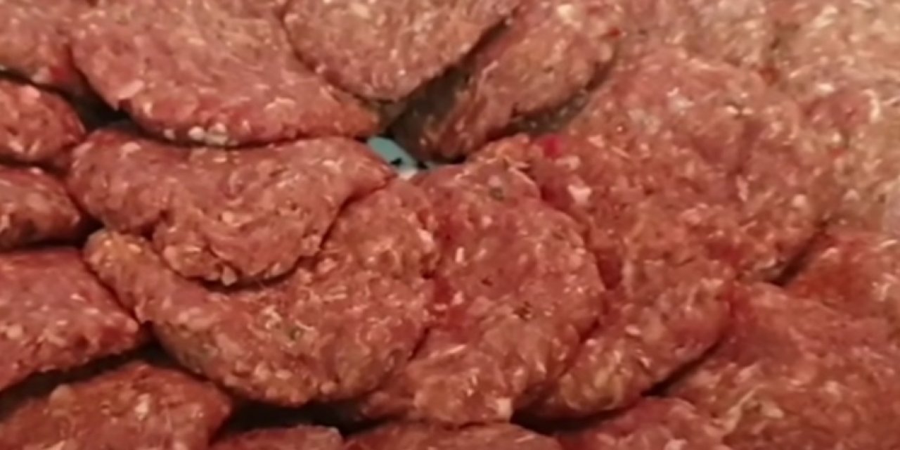 Kabaran Aynı zamanda da lokum gibi pişen gerçek kasap köfte tarifi! Usta Elinden Çıkmış gibi hem de