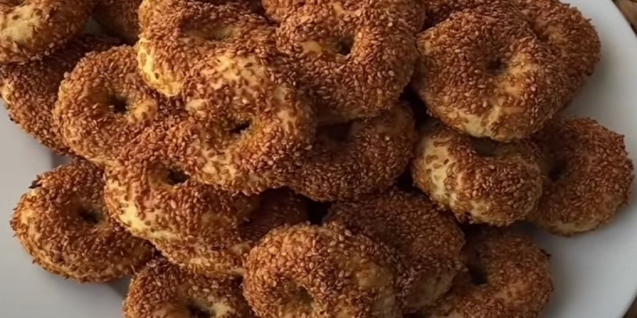 Simit Kurabiye Nasıl Yapılır? Ağızda Lokum gibi Eriyen Simit Kurabiyenin Tarifi