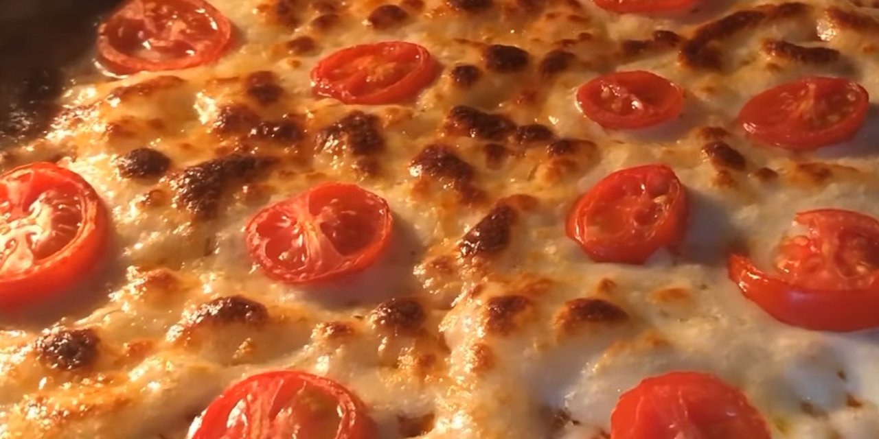 İncecik Hamur Bol Malzeme Severler İçin Hızlıca Hazır Olacak Lavaş Hamurundan Karışık Pizza Tarifi