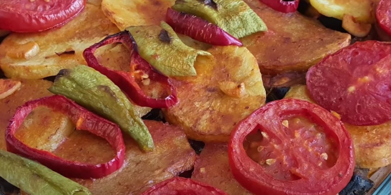 Bugün ne pişirsem diyenlere Beşamel Soslu Patatesli- Mantarlı Patlıcan Oturtma Tarifi