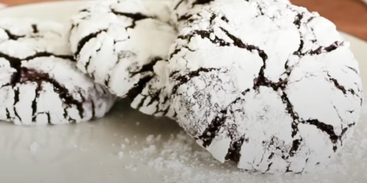 Lokum Gibi Ağızda Dağılacak Çay Yanına Fıstıklı Çatlak Kurabiye Tarifi