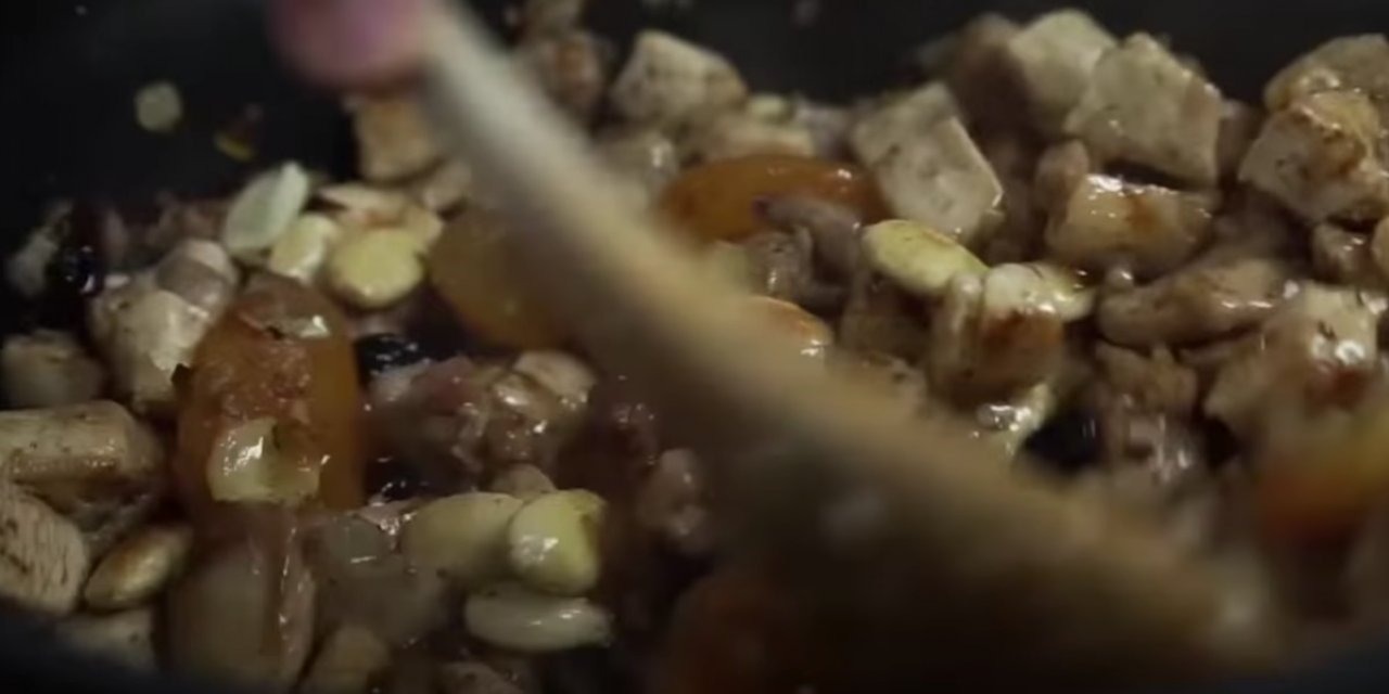 Bugün ne pişirsem diyenlere Akşam yemeği önerisi Ballı Mahmudiye Tarifi! Ağızda Lokum gibi dağılıyor..