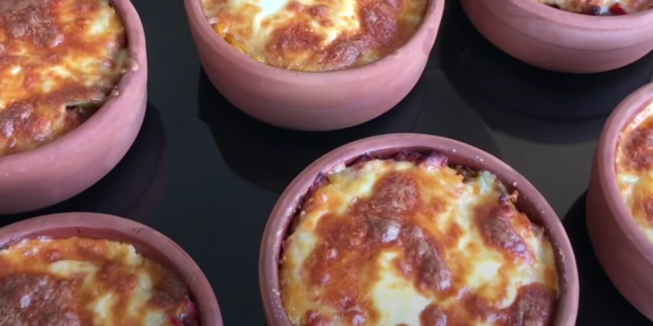 Güveçte Pişen yemekleri Sevenlere Güveçte Pastırmalı Lokum Gibi Patates Tarifi