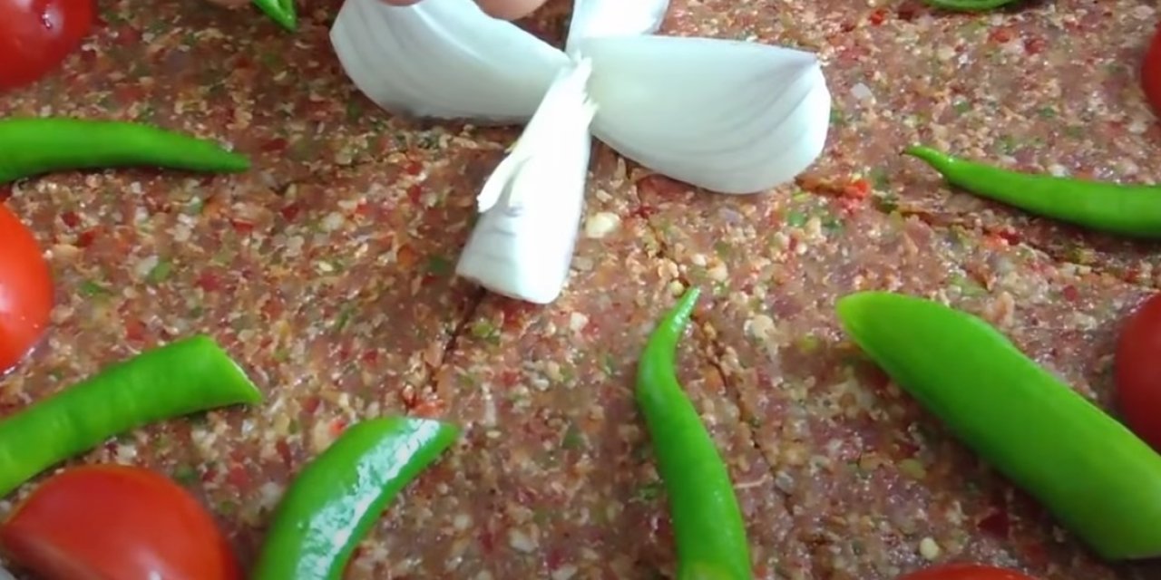 Canınız Eğer et yemeği çektiyse kebap kıvamında Soğanlı kıymalı Kilis Tava tarifi