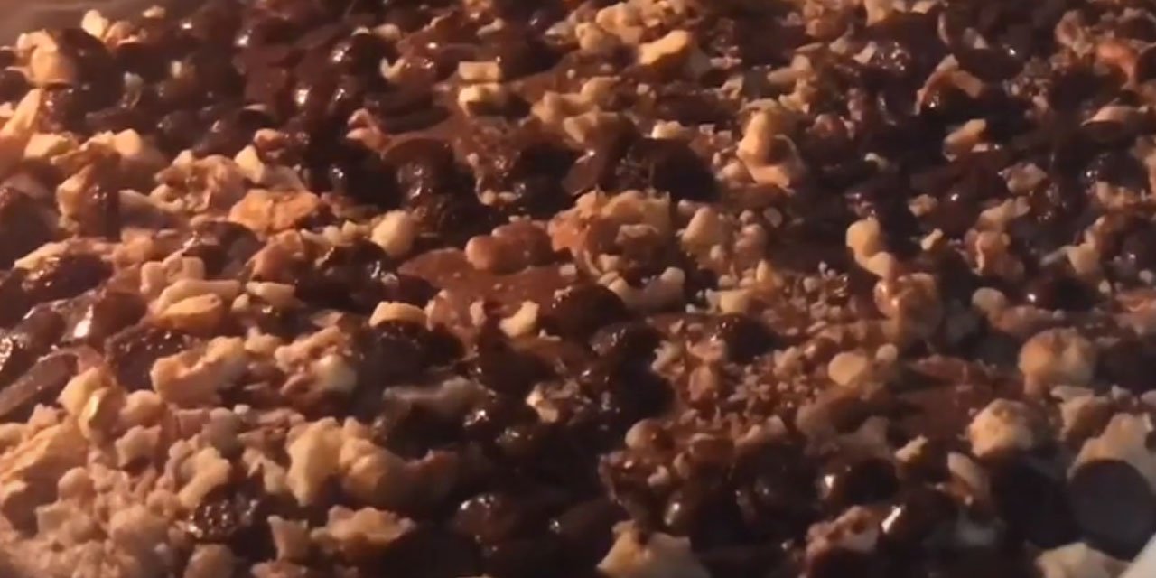 Sıradan Sade Kek Tarifinden Sıkılanlar İçin Nefis Tuzlu Közlenmiş Patlıcanlı Kek Tarifi