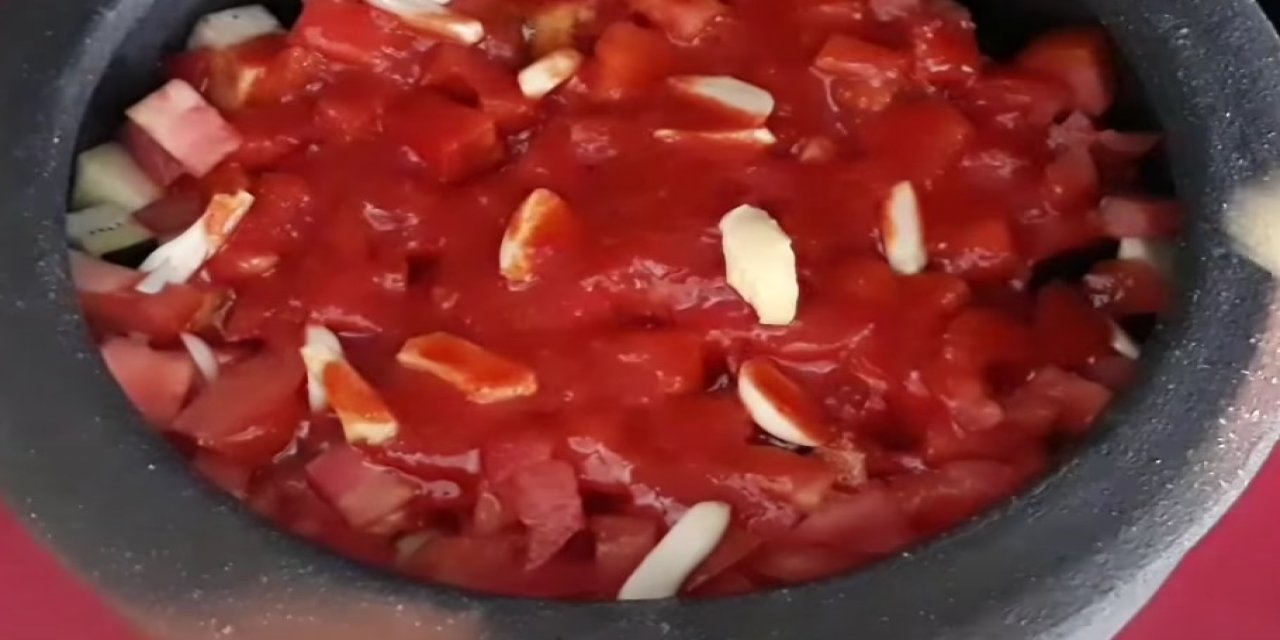 Güveçte Yemekleri Daha İyi Pişirmek ve Lezzetli Hale getirmek İçin altın tüyolar